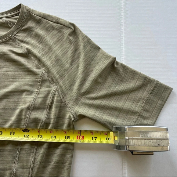 Athleta Pacifica Illume Fitted Olive Half Zip
UPF 50+ Short Sleeve Rashguard - Picture 9 of 10